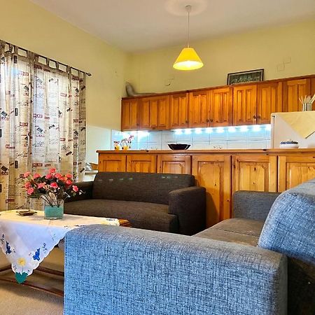 Village Apartment มาราไธอัส ภายนอก รูปภาพ