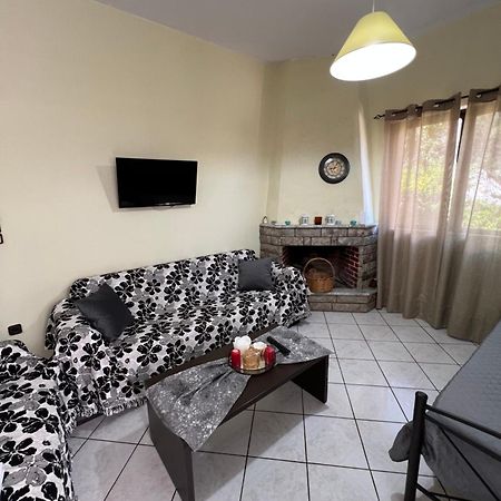 Village Apartment มาราไธอัส ภายนอก รูปภาพ