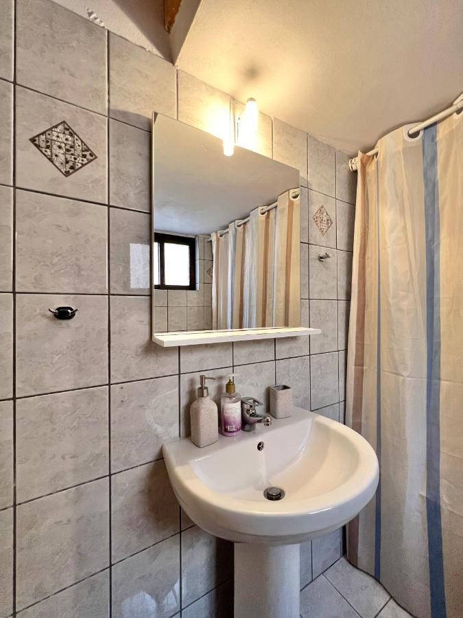 Village Apartment มาราไธอัส ภายนอก รูปภาพ