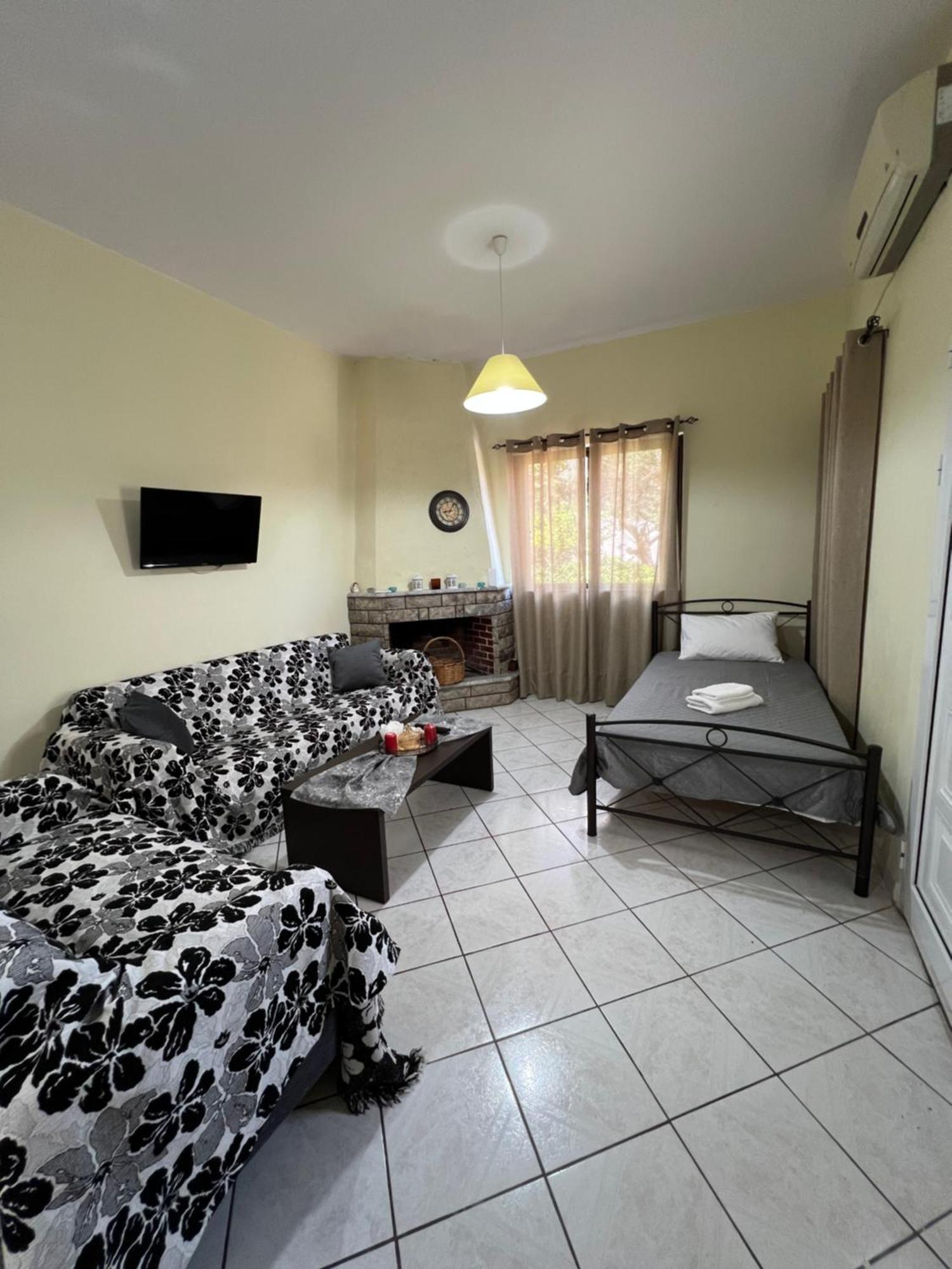 Village Apartment มาราไธอัส ภายนอก รูปภาพ